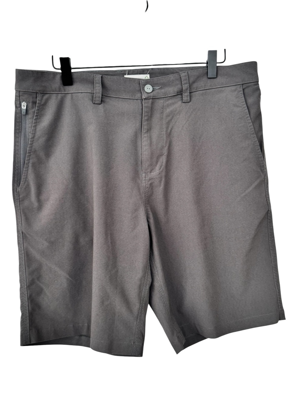 Tasc Men's Athletic Gray Stretch Performance Shorts - Size 34 Tailored